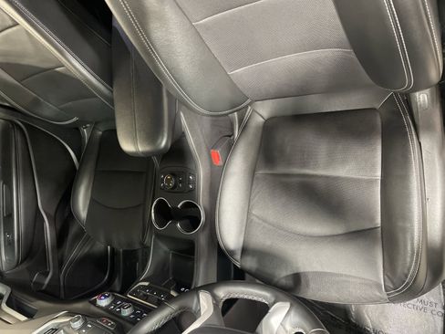 Used 2024 GMC Terrain SLT image 15