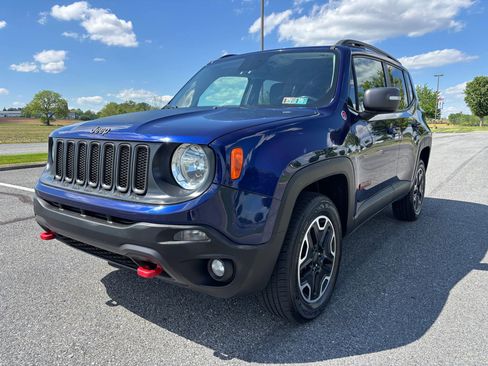 Used 2017 Jeep Renegade Trailhawk w/ Popular Equipment Group AWD/4WD image 12