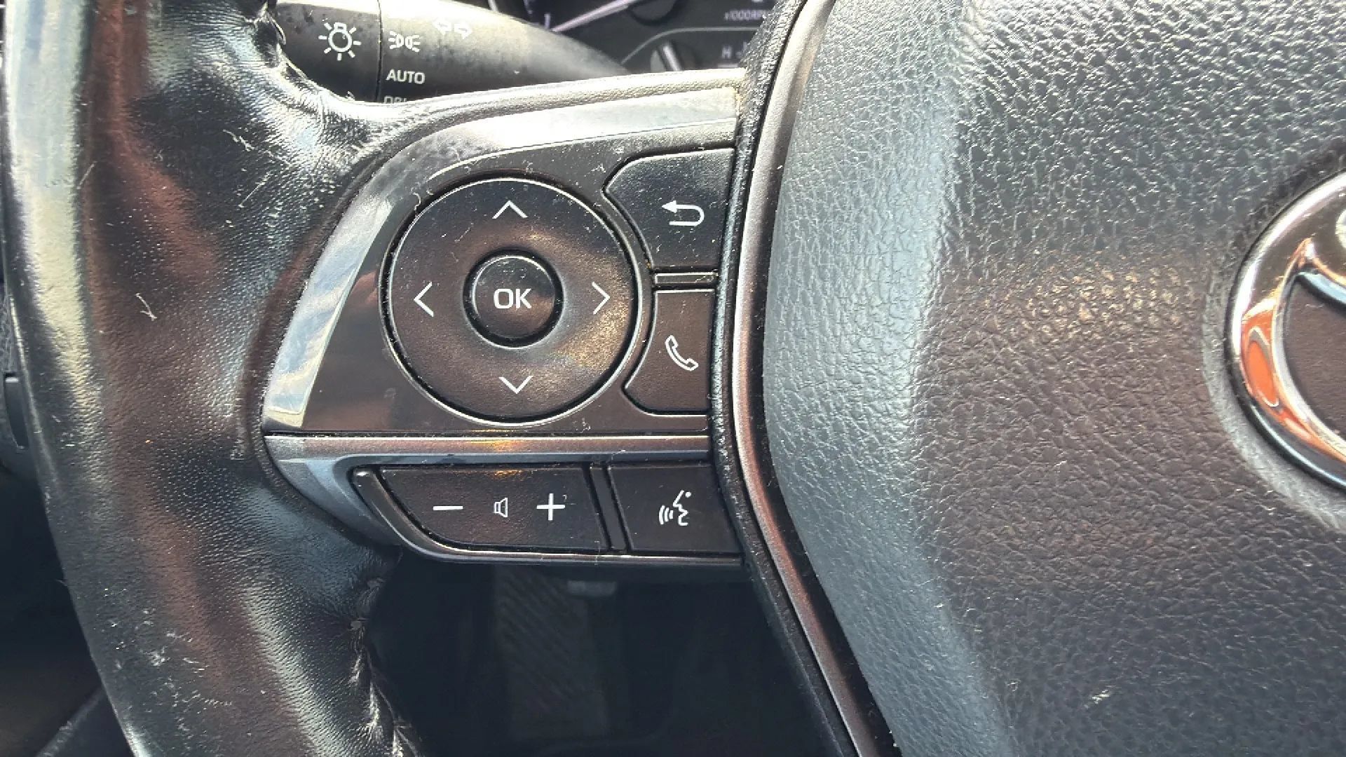 Used 2021 Toyota Camry SE FWD image 12