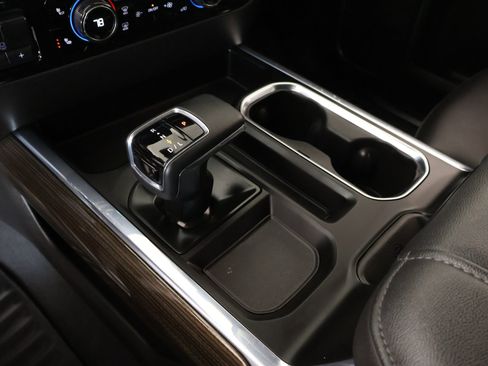 Used 2022 Chevrolet Silverado 1500 LT w/ Z71 Off-Road Package image 9