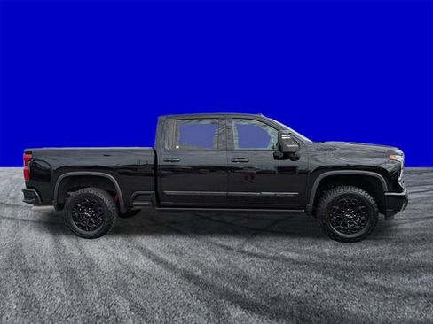 Used 2024 Chevrolet Silverado 2500 High Country w/ Midnight Edition AWD/4WD image 3