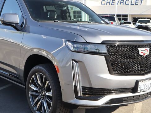 Used 2022 Cadillac Escalade ESV Sport Platinum AWD/4WD image 9