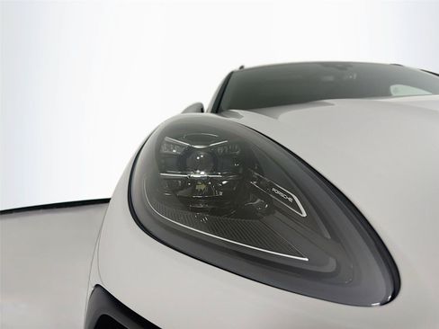 New 2026 Porsche Macan Turbo AWD/4WD image 30