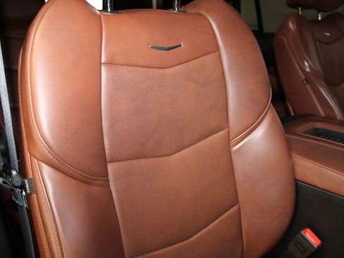 Used 2018 Cadillac Escalade Luxury AWD/4WD image 28