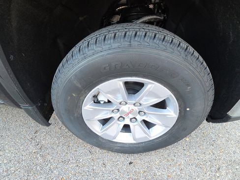 New 2026 GMC Sierra 1500 SLE image 11