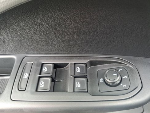 Used 2022 Volkswagen Taos S image 27