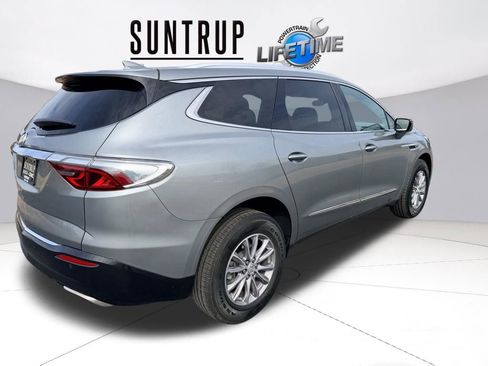 Used 2024 Buick Enclave Essence image 2