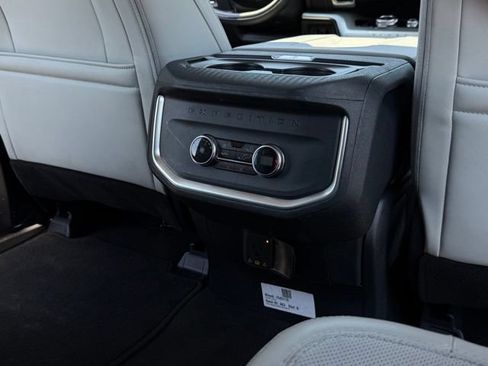 Used 2025 Ford Expedition Platinum w/ Driver's Package AWD/4WD image 27
