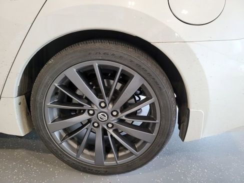 Used 2019 Nissan Maxima Platinum w/ Reserve Package FWD image 12
