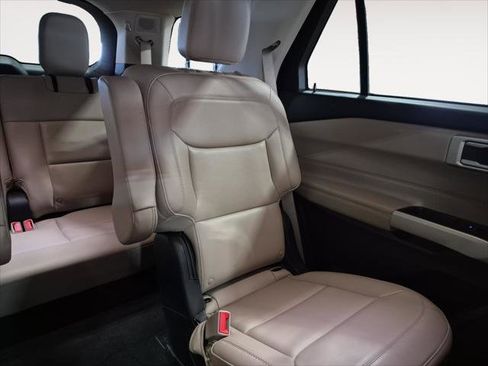 Used 2023 Ford Explorer XLT w/ Equipment Group 202A image 18