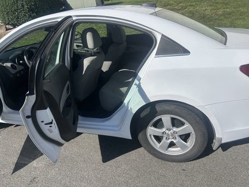 Used 2016 Chevrolet Cruze LT w/ Technology Package image 7