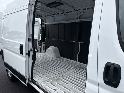 Used 2025 RAM ProMaster 2500 w/ Convenience Group FWD image 32