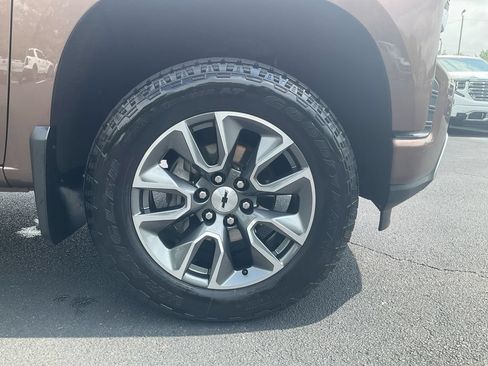 Used 2019 Chevrolet Silverado 1500 High Country w/ Technology Package AWD/4WD image 10