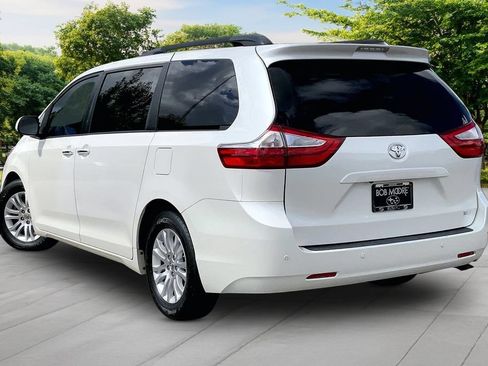 Used 2015 Toyota Sienna XLE Premium FWD image 4