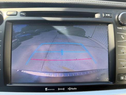 Used 2016 Toyota Highlander XLE image 32