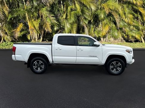 Used 2017 Toyota Tacoma TRD Sport w/ Tow Package RWD image 4