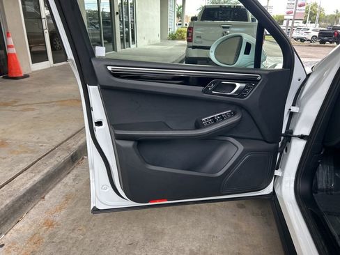 Used 2024 Porsche Macan image 37