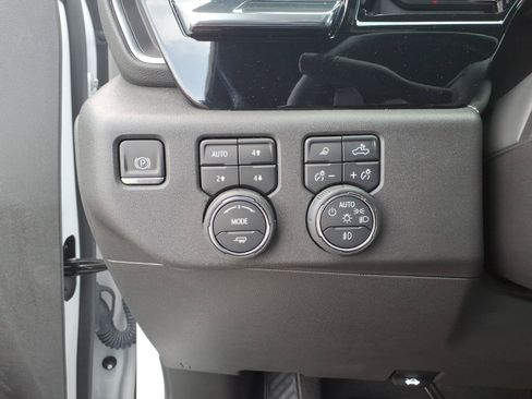 Used 2023 Chevrolet Silverado 1500 High Country AWD/4WD image 15