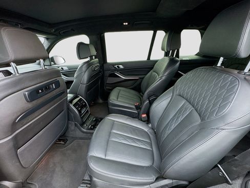 Used 2022 BMW X7 M50i image 16