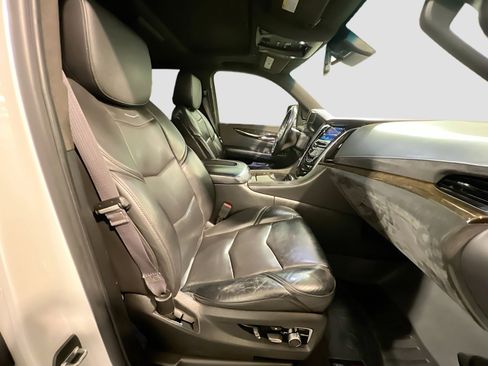 Used 2016 Cadillac Escalade Platinum image 24