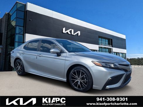 Used 2024 Toyota Camry SE FWD image 1