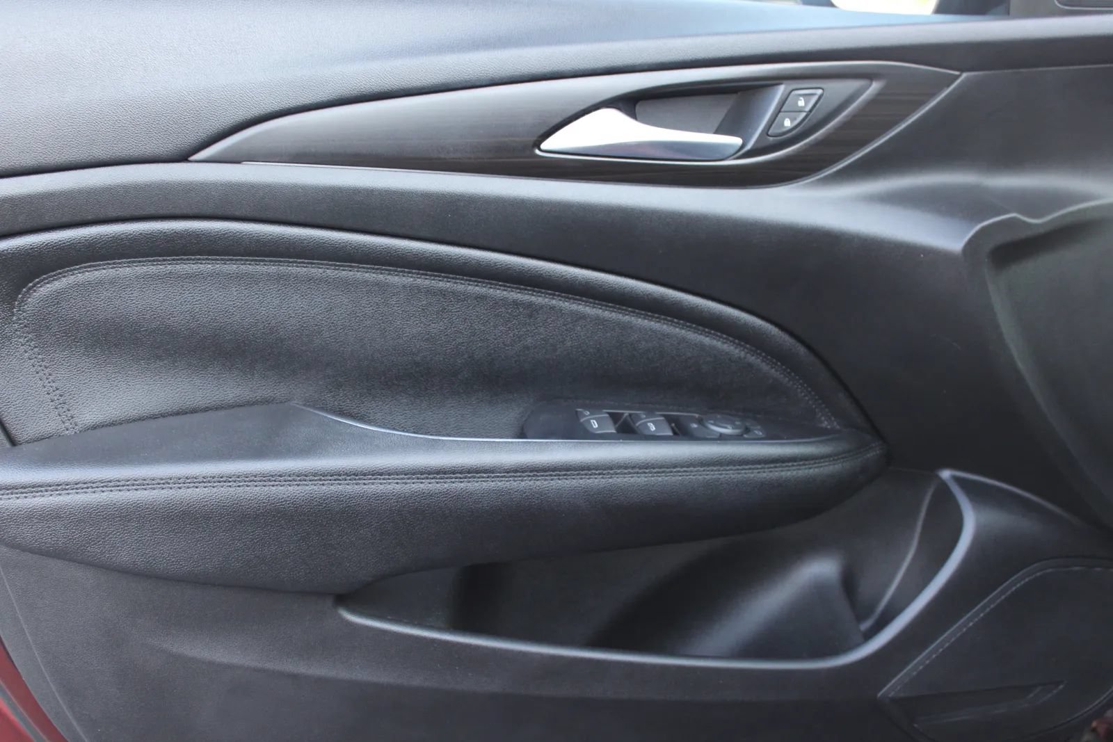 Used 2019 Buick Regal Essence FWD image 15