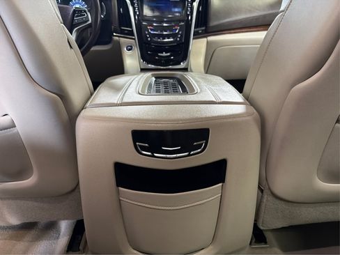 Used 2017 Cadillac Escalade ESV Luxury AWD/4WD image 24