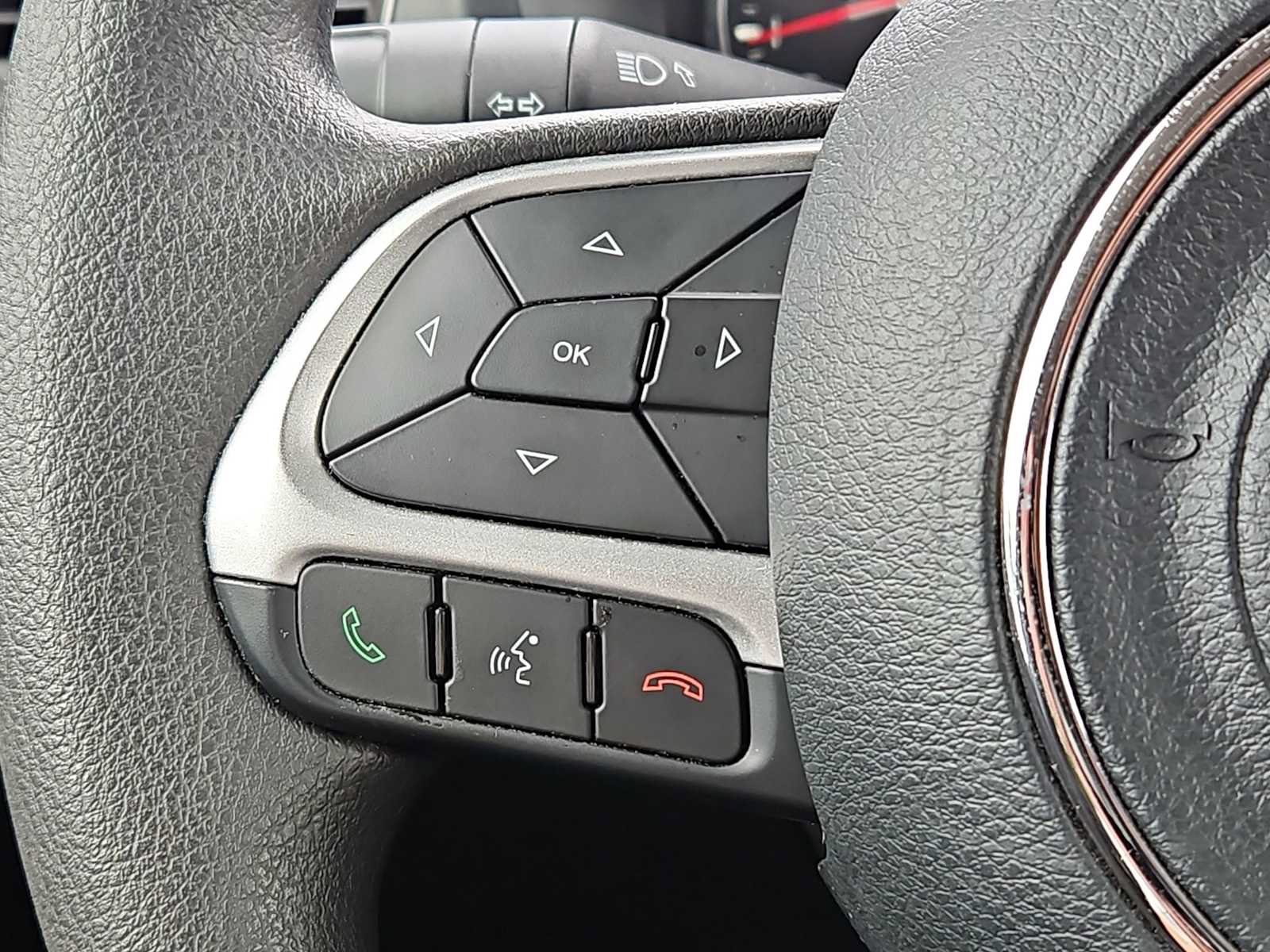 Used 2023 Jeep Renegade Latitude AWD/4WD image 19