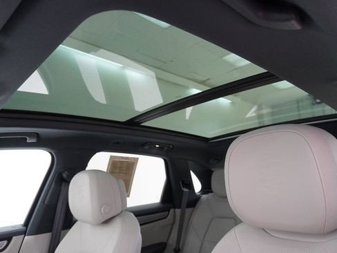 Certified 2023 Porsche Cayenne S image 30