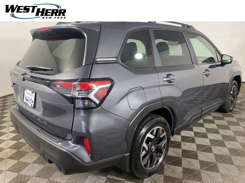 Used 2025 Subaru Forester Premium AWD/4WD image 20