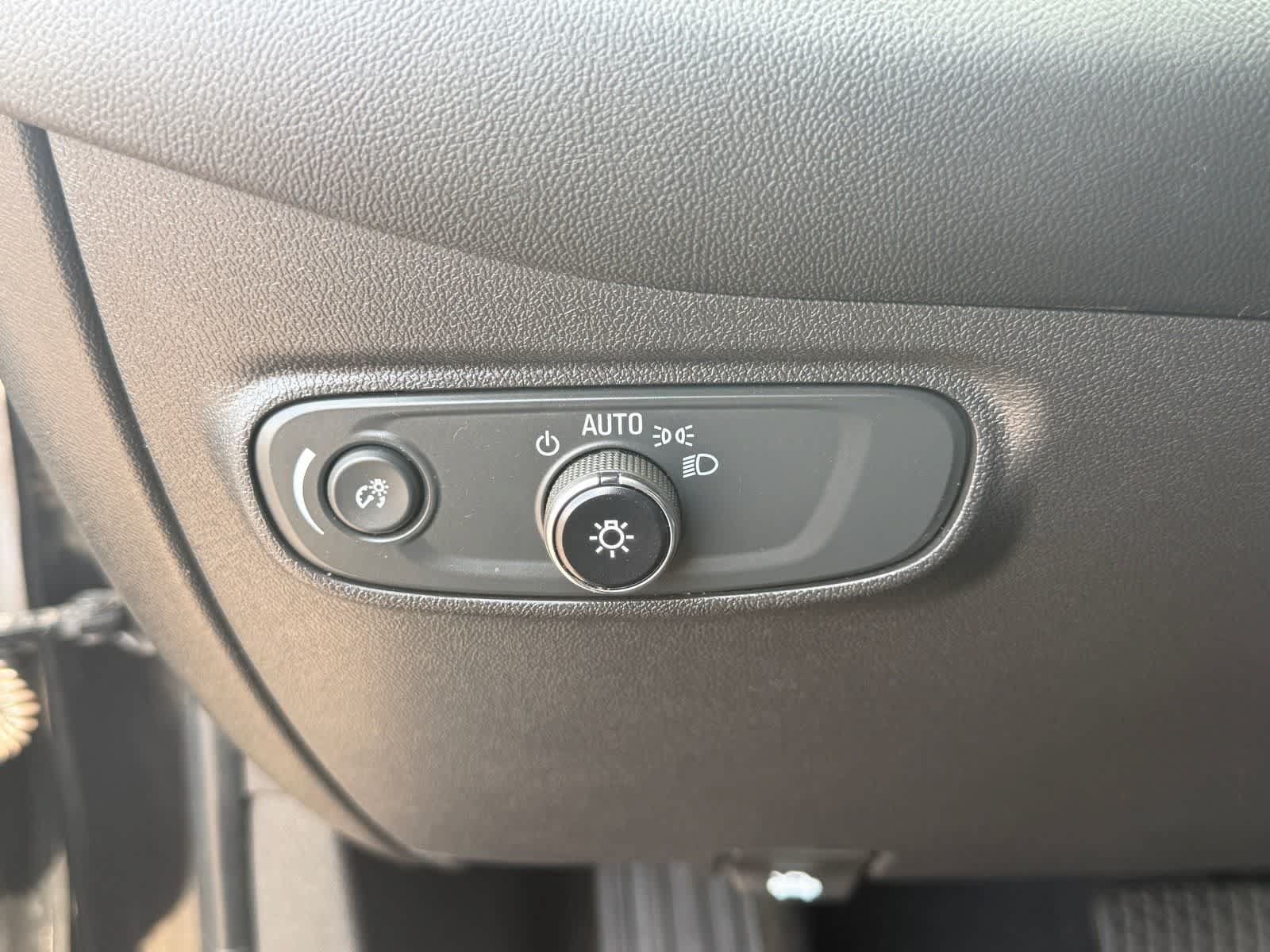 Used 2023 Chevrolet Equinox LT FWD image 25