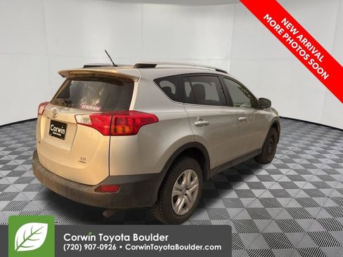 Used 2015 Toyota RAV4 LE AWD/4WD image 7