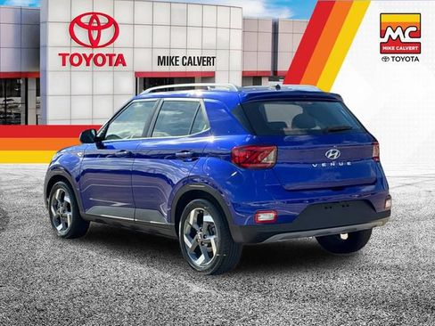 Used 2025 Hyundai Venue SEL FWD image 3