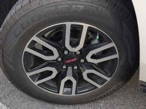 Used 2024 GMC Yukon AT4 w/ AT4 Premium Package AWD/4WD image 11