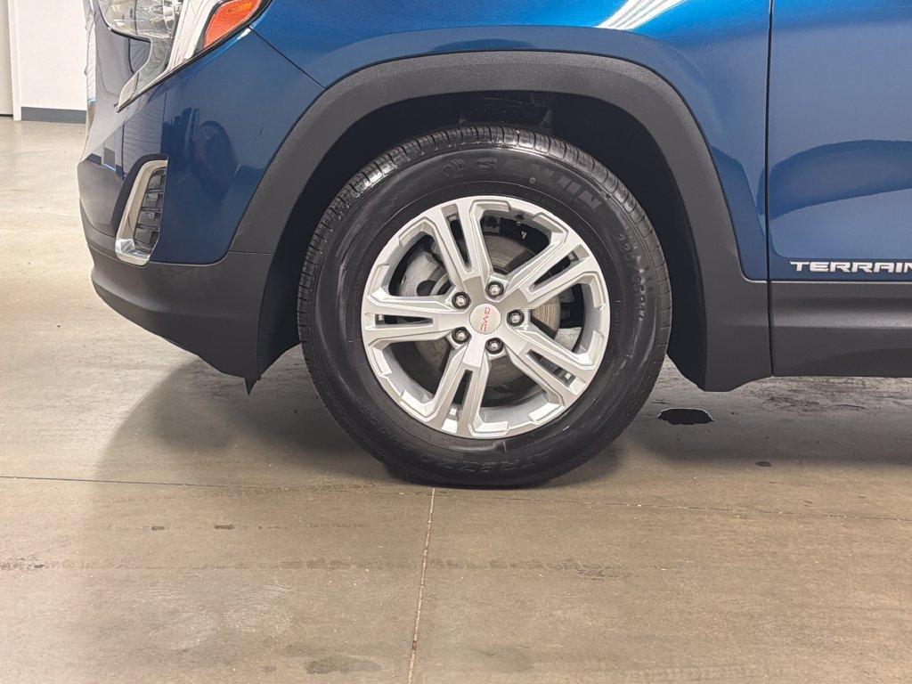Used 2020 GMC Terrain SLE w/ Driver Convenience Package FWD image 11