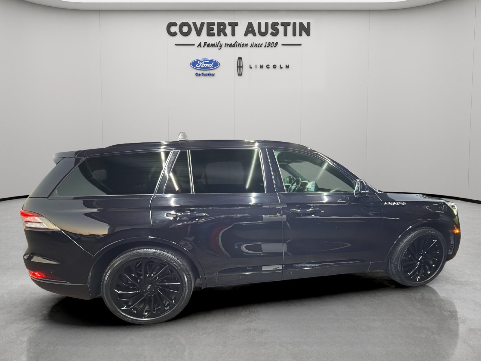 Used 2023 Lincoln Aviator Reserve w/ Equipment Group 201A RWD image 6