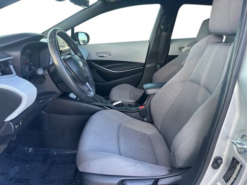 Used 2025 Toyota Corolla SE w/ Convenience Package FWD image 9