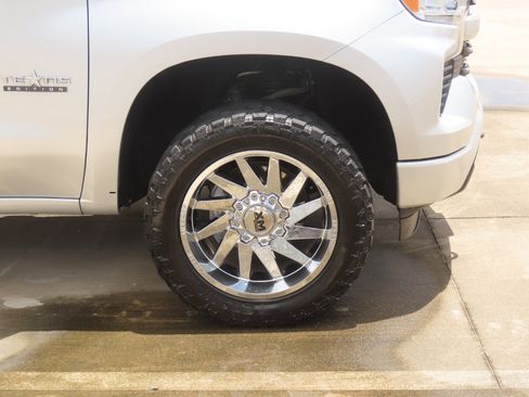 Used 2022 Chevrolet Silverado 1500 RST AWD/4WD image 9