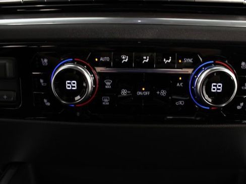 New 2026 GMC Sierra 1500 SLT w/ SLT Premium Plus Package AWD/4WD image 7