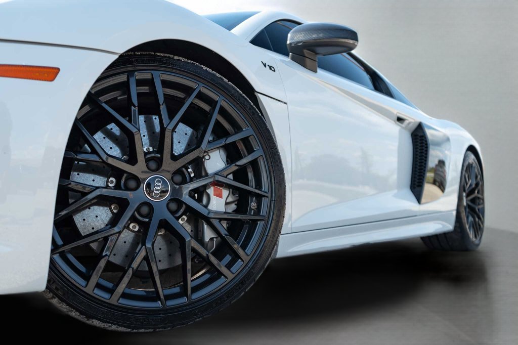 Used 2018 Audi R8 V10 plus AWD/4WD image 3