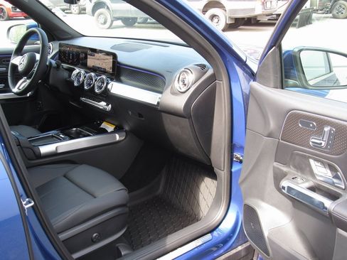 New 2025 Mercedes-Benz GLB 250 4MATIC image 18