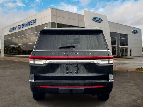 Used 2024 Lincoln Navigator Premiere image 4