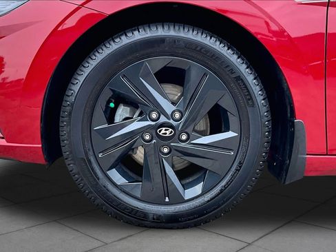 Used 2022 Hyundai Elantra SEL w/ Convenience Package FWD image 11