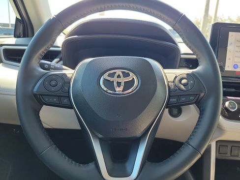 Used 2025 Toyota Corolla Cross LE image 23