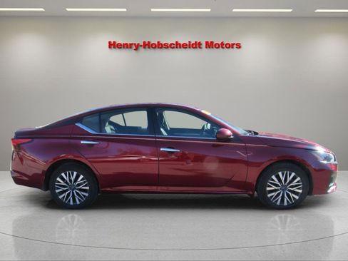 Used 2023 Nissan Altima 2.5 SV image 4