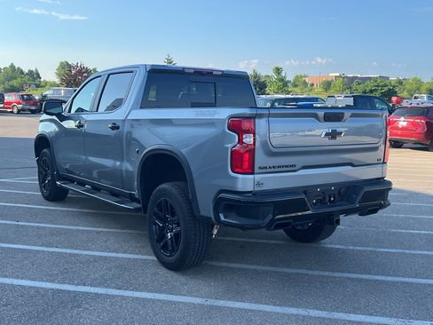Used 2025 Chevrolet Silverado 1500 LT Trail Boss w/ LT Trail Boss Premium Package AWD/4WD image 3