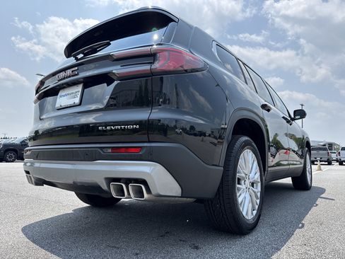 Used 2026 GMC Acadia Elevation w/ Elevation Premium Package FWD image 9