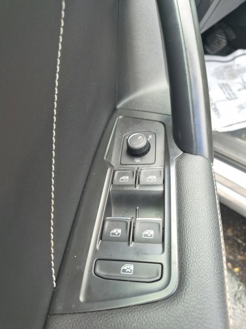 Used 2024 Volkswagen Tiguan SE AWD/4WD image 16
