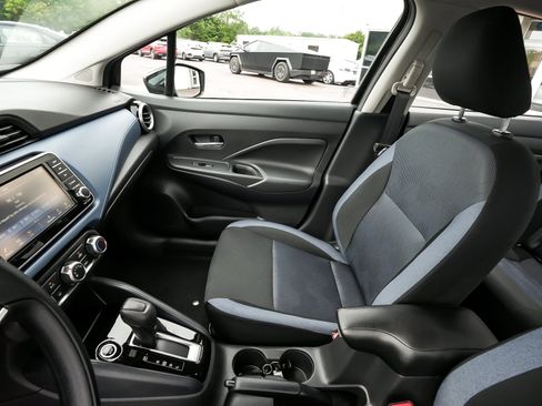 Used 2025 Nissan Versa SV w/ Trunk Package FWD image 32