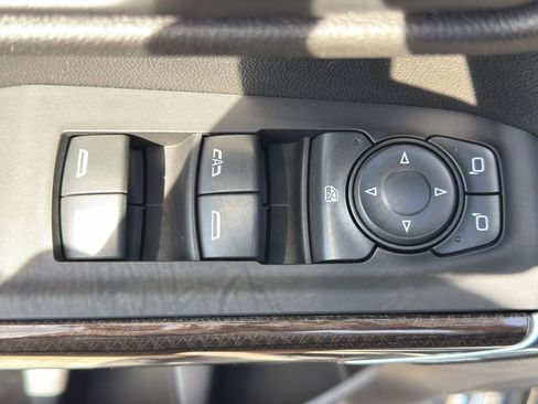 Used 2022 Chevrolet Silverado 1500 LT AWD/4WD image 13